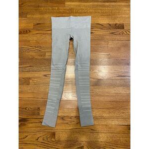 Blanqi maternity leggings size small